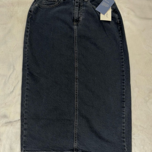 Universal Thread Dark Denim Skirt - Picture 1 of 8